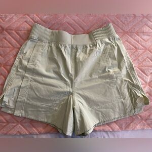 Lululemon Athletic pleated lime green shorts